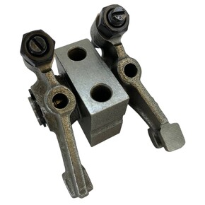 Коромысла впускного и выпускного клапана с кронштейном 178FA